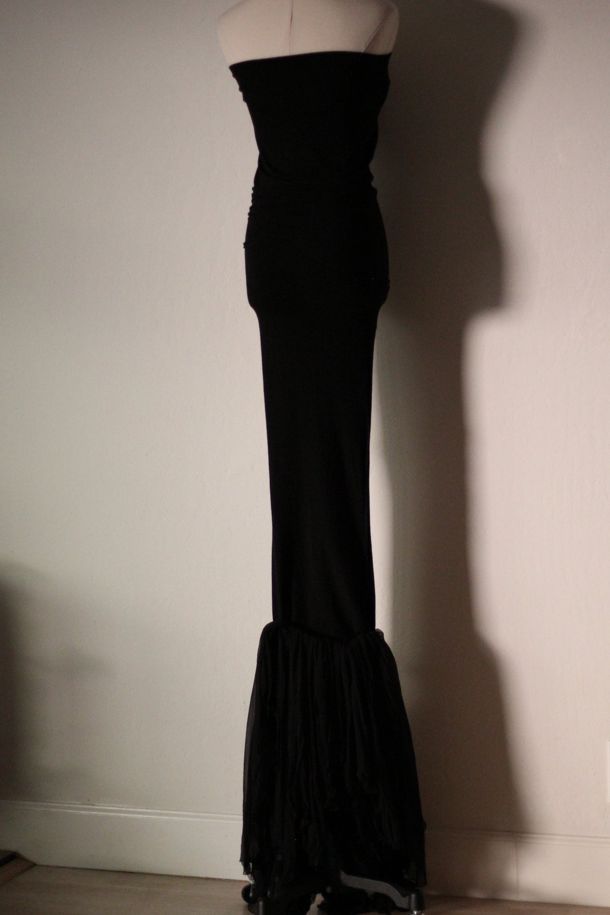 Full-length view of the black Dolce & Gabbana Fall/Winter 1991 mermaid gown, with a fitted body and flared ruffled silk hem